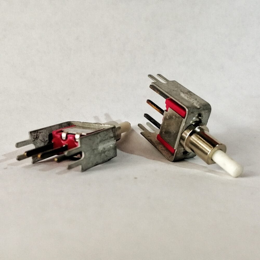 SW PUSH ON-ON 3 PIN PARA CHASIS 8168 C&K