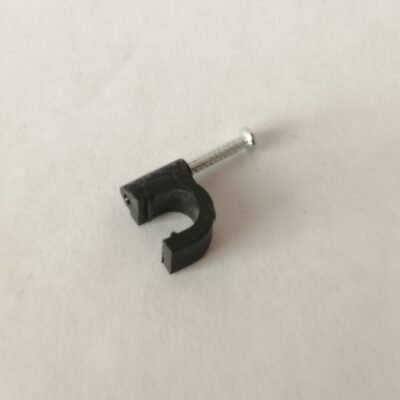 GRAPA PARA CABLE 8MM NEGRA